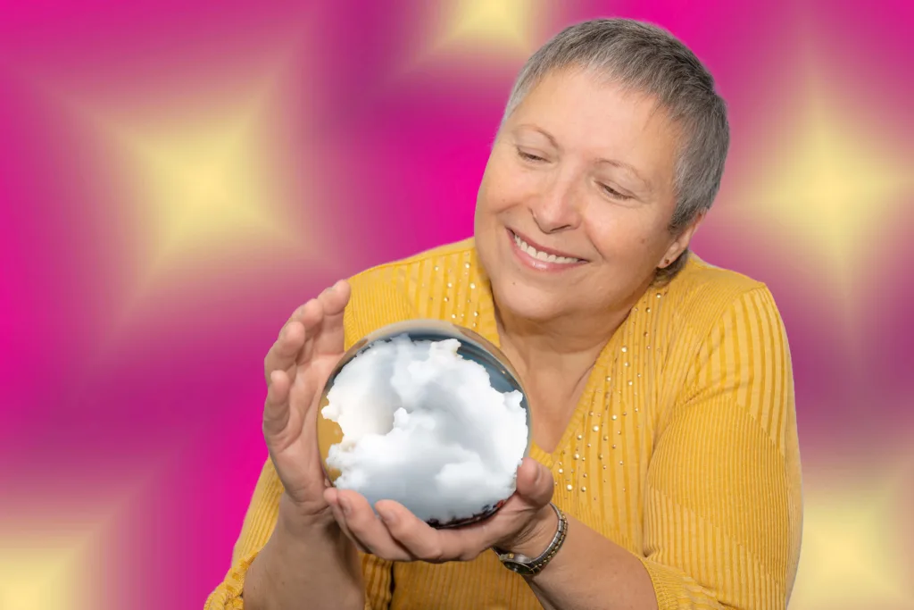 Ginette Long avec une boule de cristal.